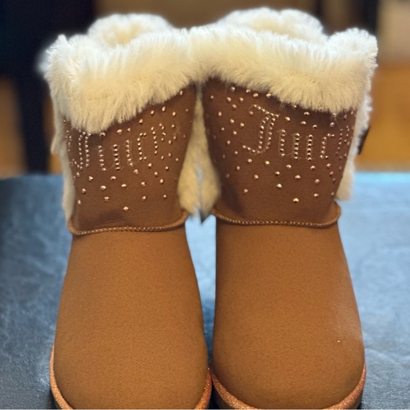 JUICY COUTURE BOOTS W. FAUX FUR. - Picture 1 of 3